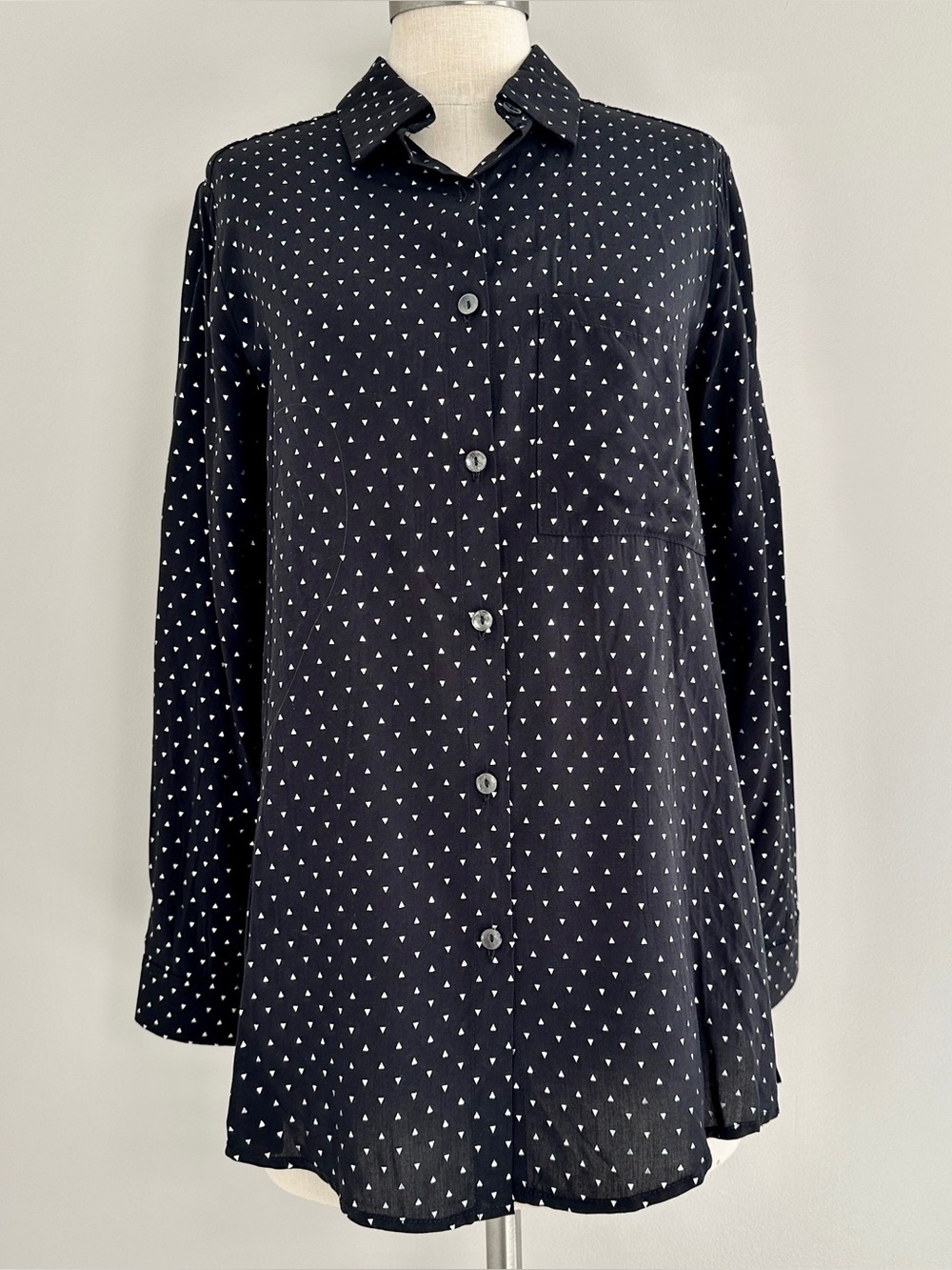 Women's Solitaire Black & White Patterned Collared Button-up Blouse Size S New
